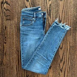 Levi’s high rise skinny jeans size 25